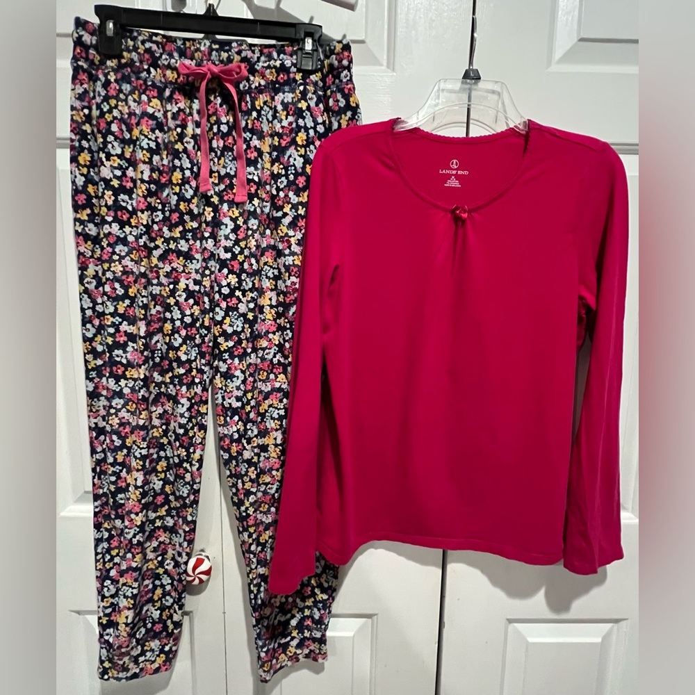 2Pc PJ Set 🩷🌸Fuchsia LANDS END Top &  Multicolor Floral 🌼CROWN & IVY Pants